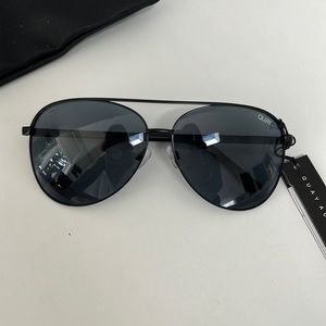 Quay Vivienne sunglasses in black